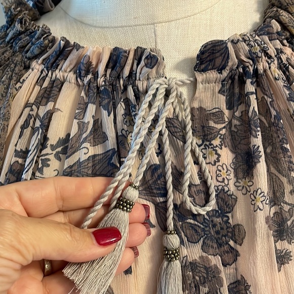 Free People Oversized boho style floral semi sheer blouse. Neutral colors XS - Picture 5 of 14